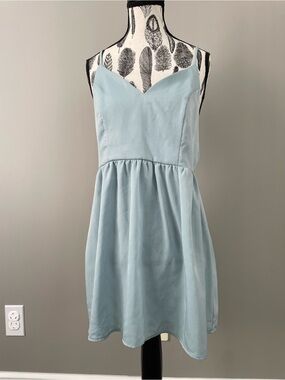 BLUE BLUSH - Blue Sleeveless Sweetheart Open Back - Women's Dress
